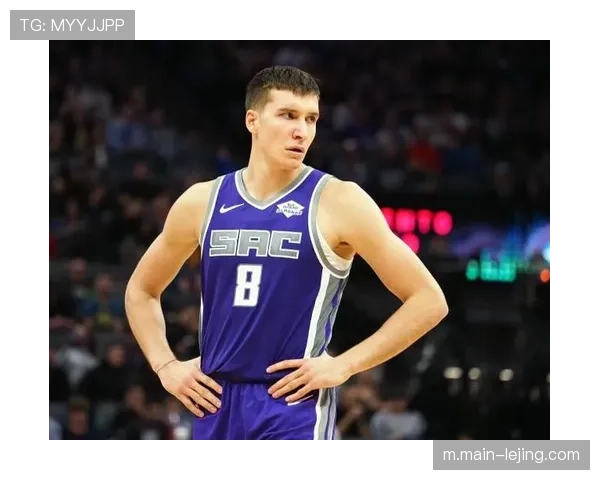 手递手与无球掩护战术复杂化 利用防守沟通失误创造机会